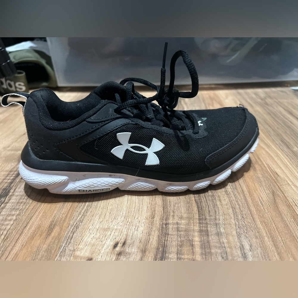 Under Armour running shoe. Worn only a few times. Size 5.5